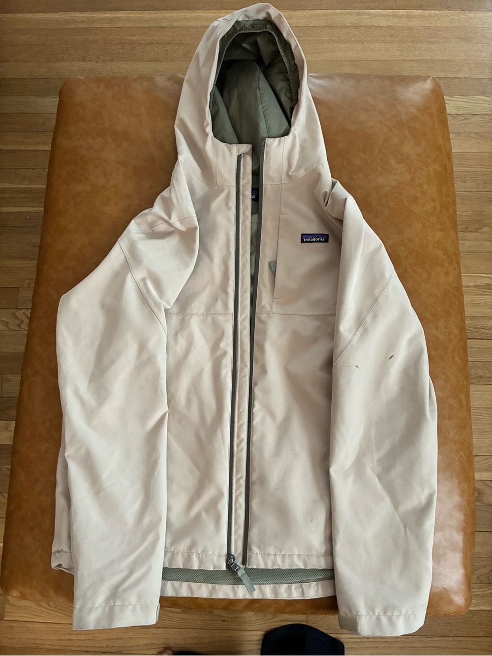 Patagonia Beige Hooded waterproof rain / snow shell Jacket